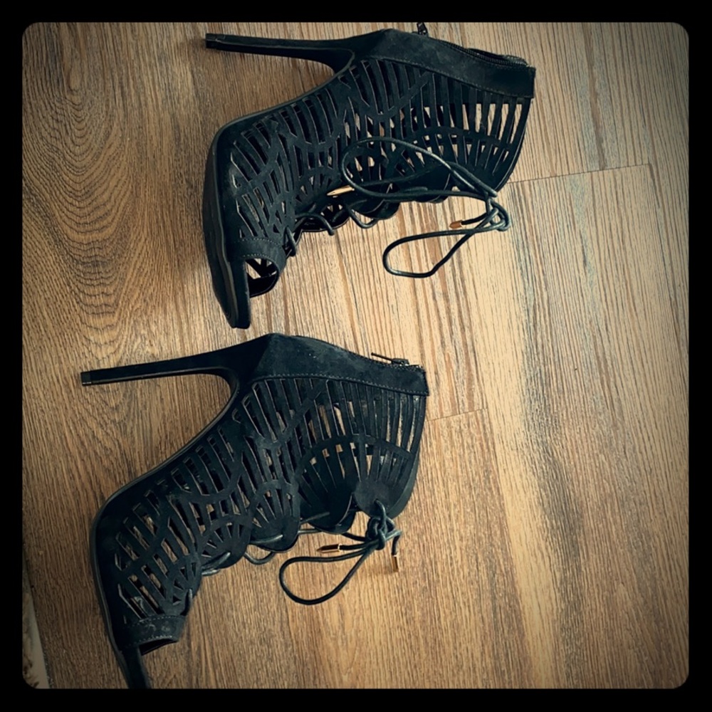 Shoe dazzle heels